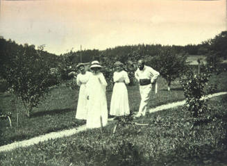 Helene Schreiner, Emilie Flöge (with hat), Irma Fischer, and Gustav Klimt, Litzlberg/Attersee